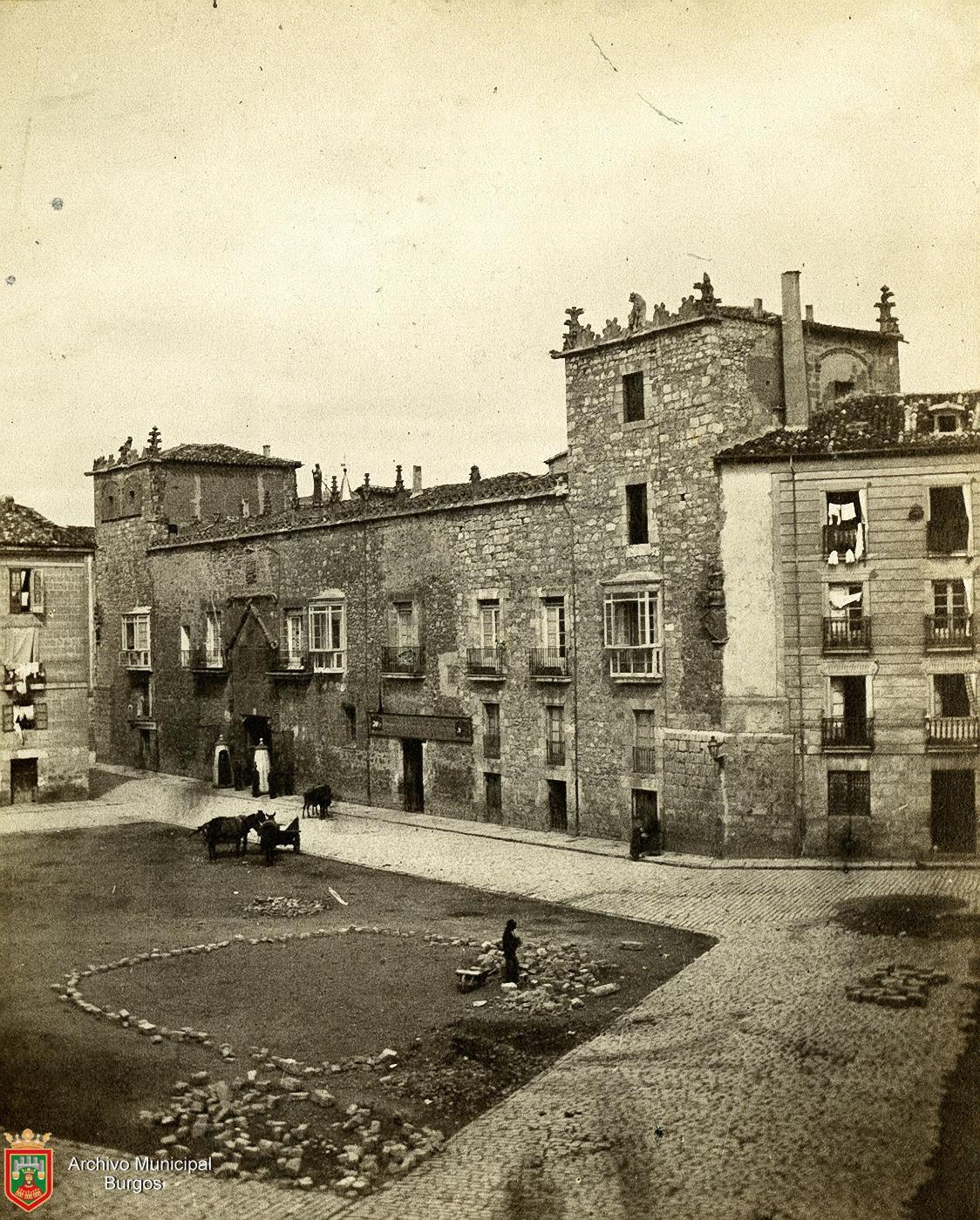 Imagen antes - La plaza de la Libertad con la Casa del Cordón.