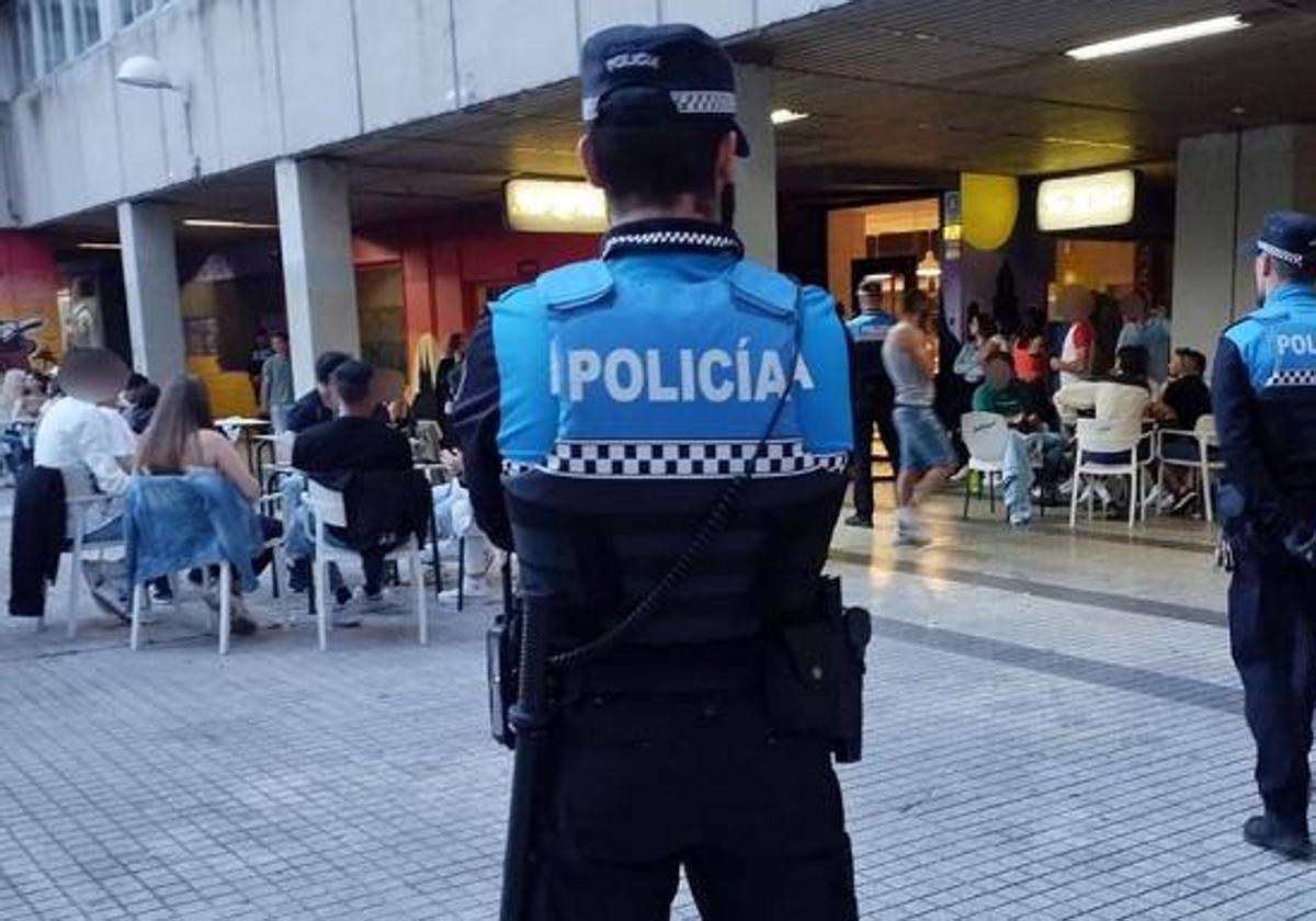 Imagen de archivo de una intervención de la Policía Local de Burgos.