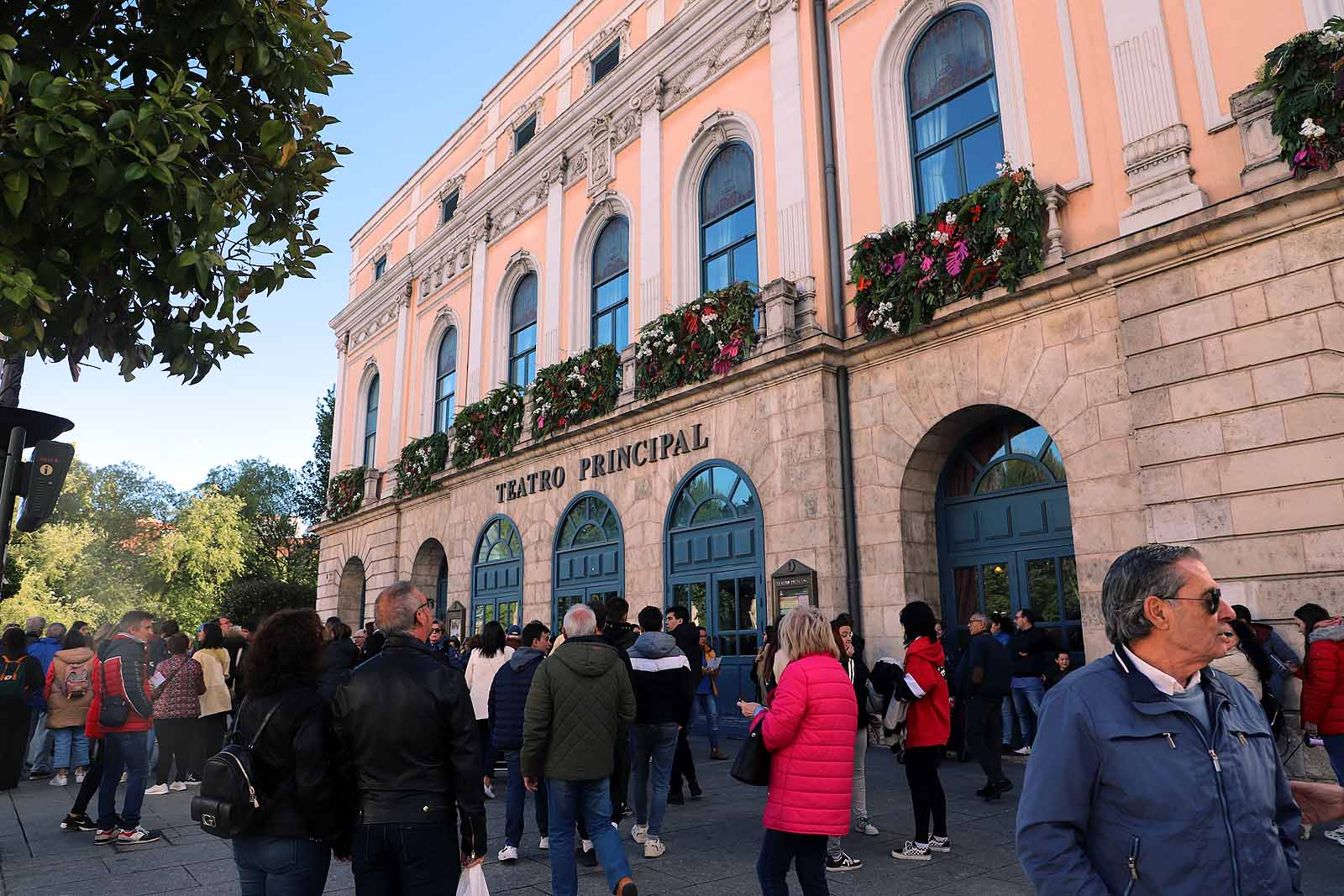 Burgos se llena de flores y gentío