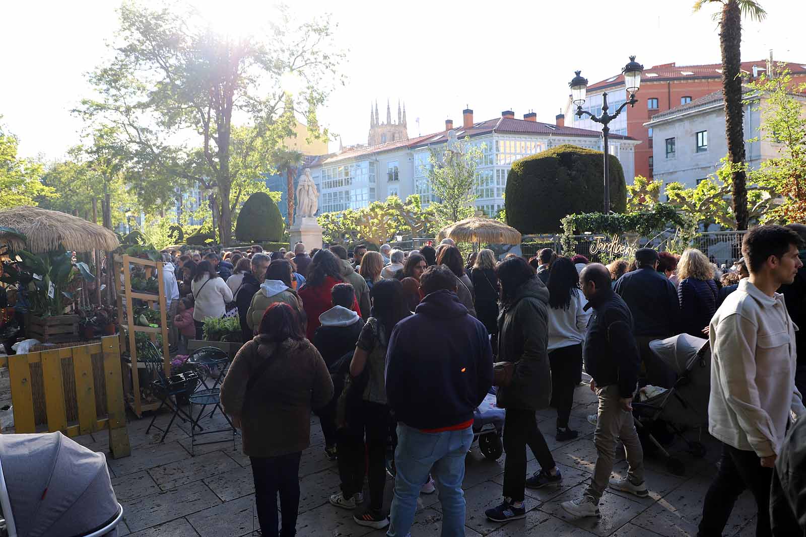 Burgos se llena de flores y gentío