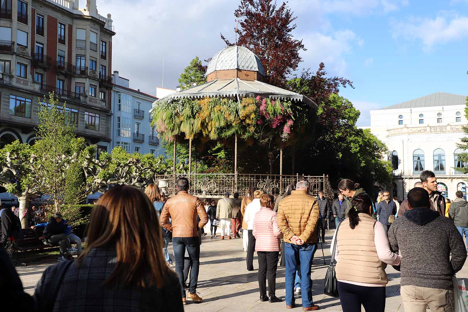 Burgos se llena de flores y gentío