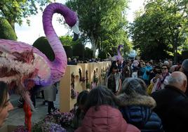 Las calles del centro se han abarrotado para ver los monumentos florales.