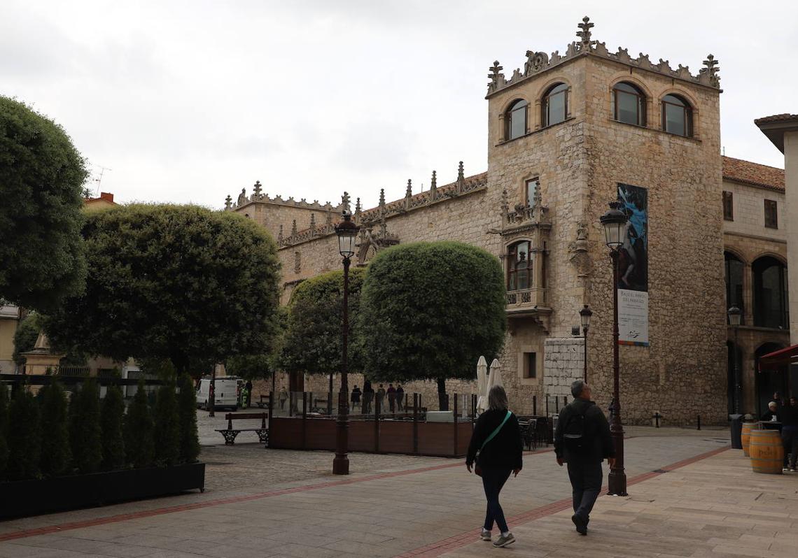 Imagen después - La plaza de la Libertad con la Casa del Cordón.