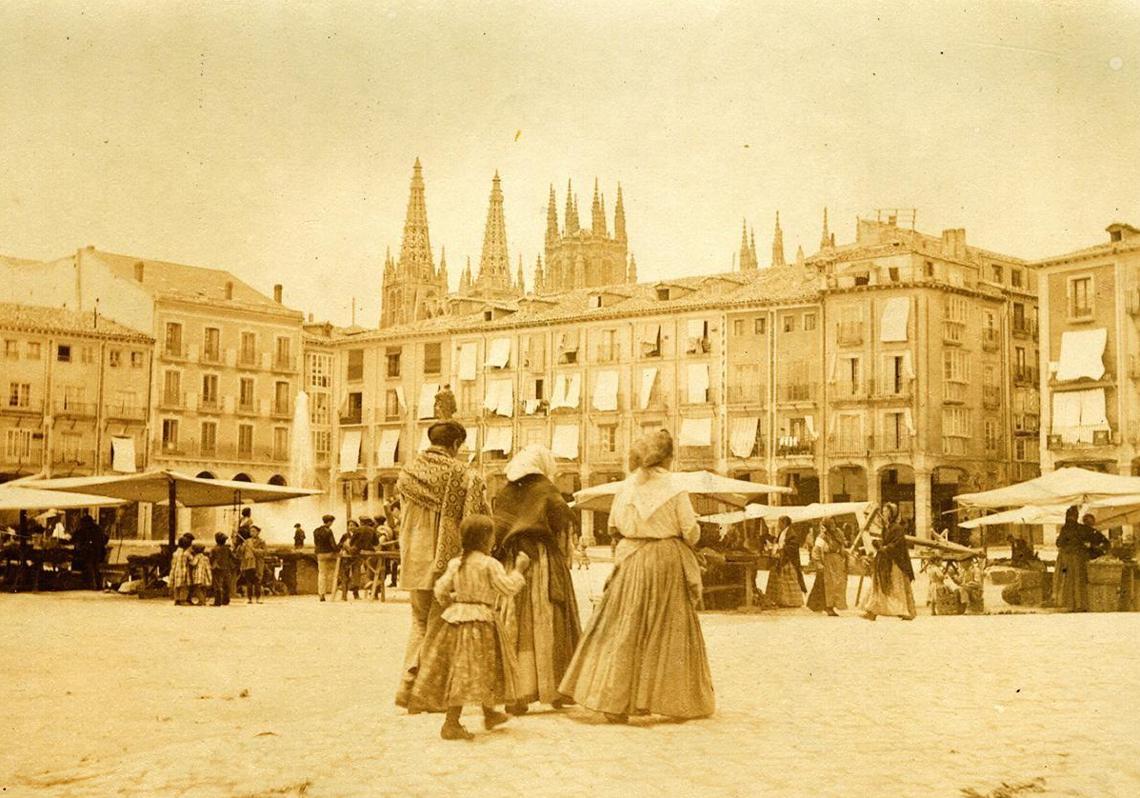 Imagen antes - La plaza Mayor ya no acoge mercados a menudo.