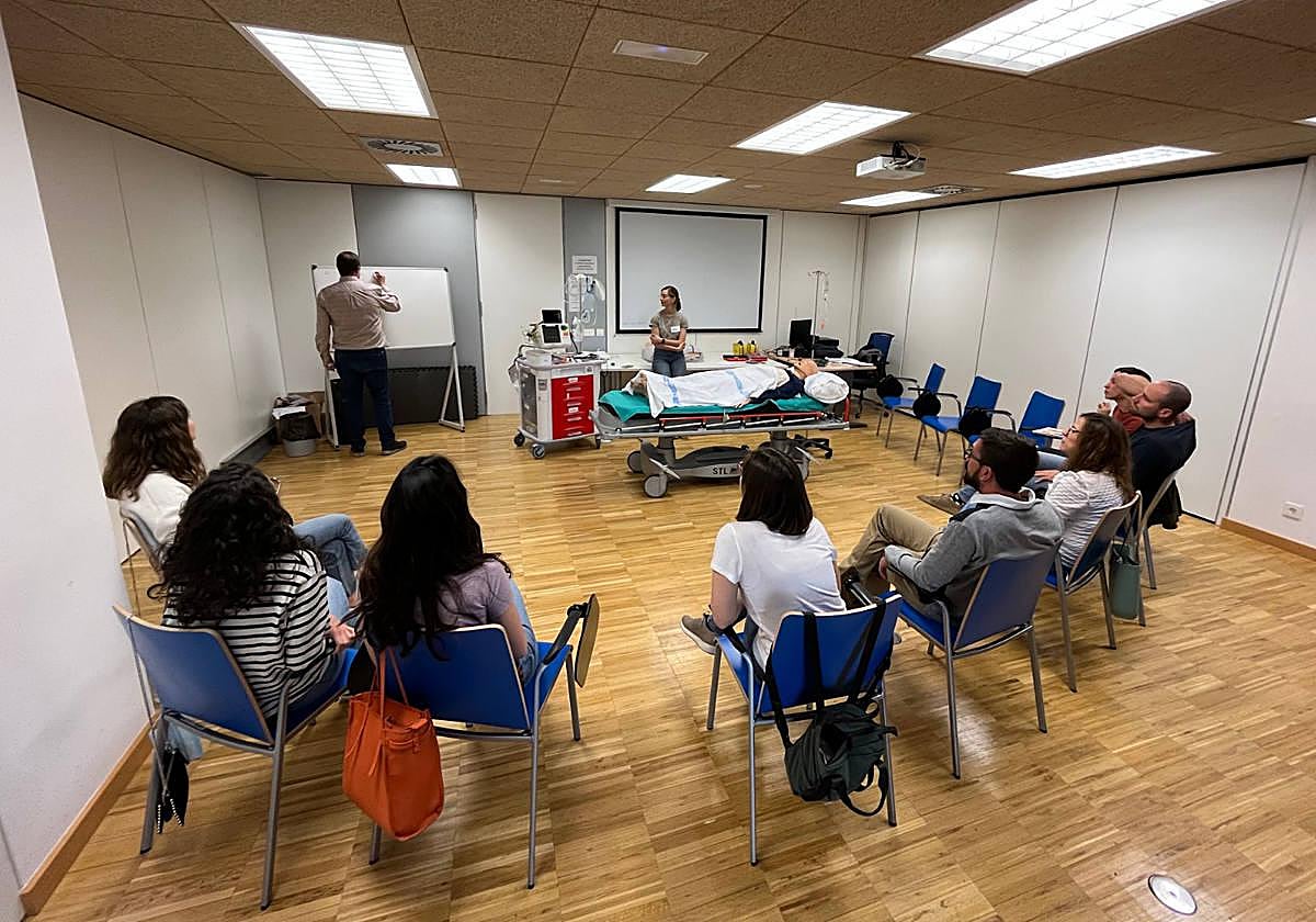 Facultativos del HUBU en el curso de Soporte Vital Avanzado.