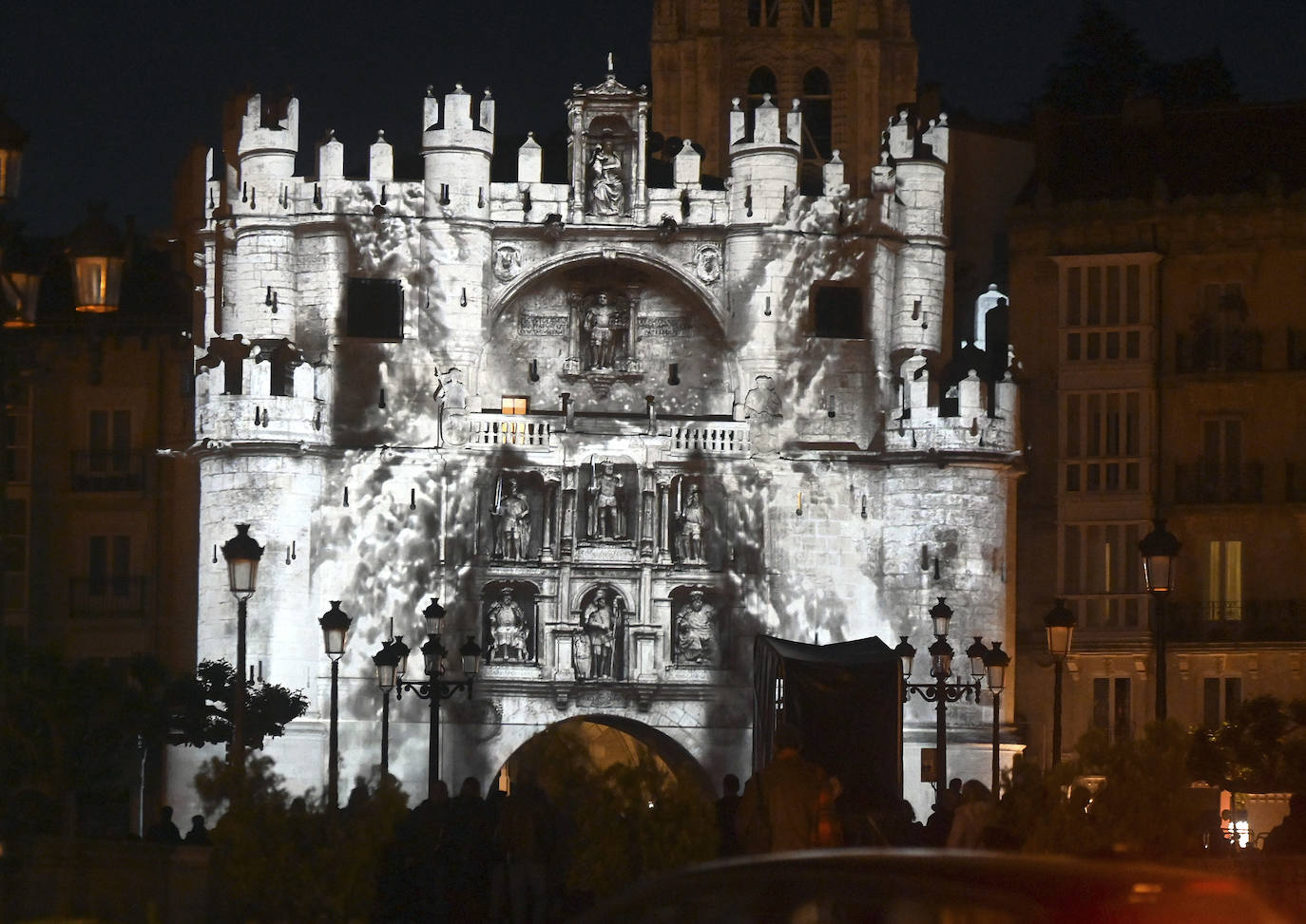 La Noche Blanca llena las calles de Burgos de cultura