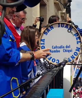 Imagen secundaria 2 - Claudia Escribano ha sido la pregonera infantil.