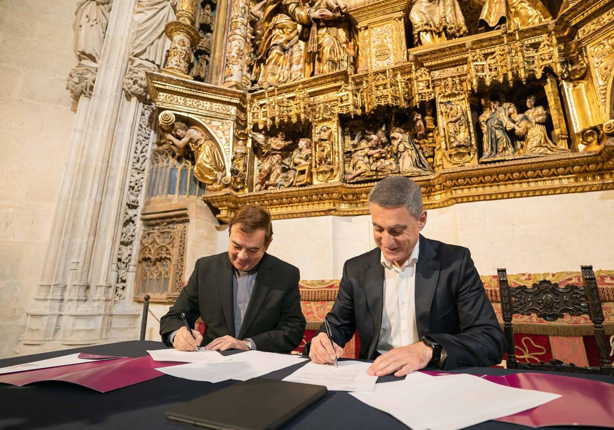 Firma del convenio entre el Cabildo Catedralicio y la Fundación Caja de Burgos.