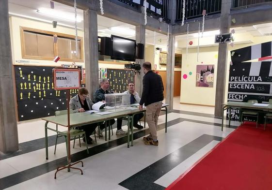 Una de las mesas del colegio Miguel Delibes.