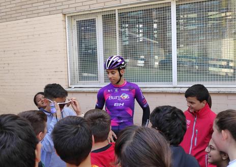 Imagen secundaria 1 - El Burgos BH visita el Colegio Fernando de Rojas