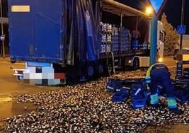 Un camión pierde su carga de cervezas en Burgos.