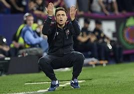 Alessio Lisci, dirigiendo un partido del Levante.