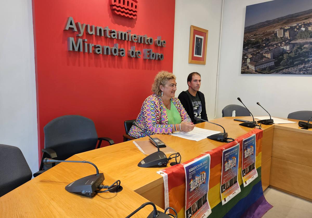 La concejala Begoña González y Luis Ángel Madrid presentan los actos con motivo del Día del Orgullo.