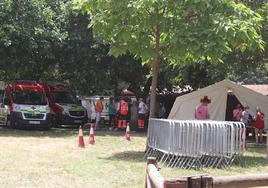 Carpa de Cruz Roja en la fiesta de Curpillos y El Parral el pasado año, cuando se realizaron 200 actuaciones asistenciales