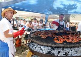 Peñistas cocinando en el Parral de 2022 en el que hizo calor extremo.