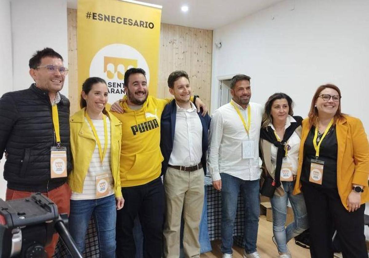 Parte de los miembros de Sentir Aranda en la noche electoral.