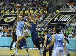 Mahalbasic se echó el equipo a la espalda para meter al Hereda San Pablo Burgos en la final del domingo