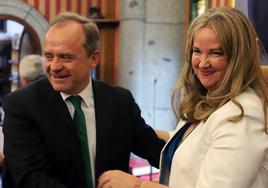 Fernando Martínez-Acitores y Cristina Ayala en la constitución del Ayuntamiento de Burgos.