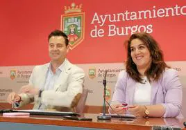 La concejala Estrella Paredes ha comparecido con el portavoz del PSOE en el Ayuntamiento de Burgos y exalcalde, Daniel de la Rosa.
