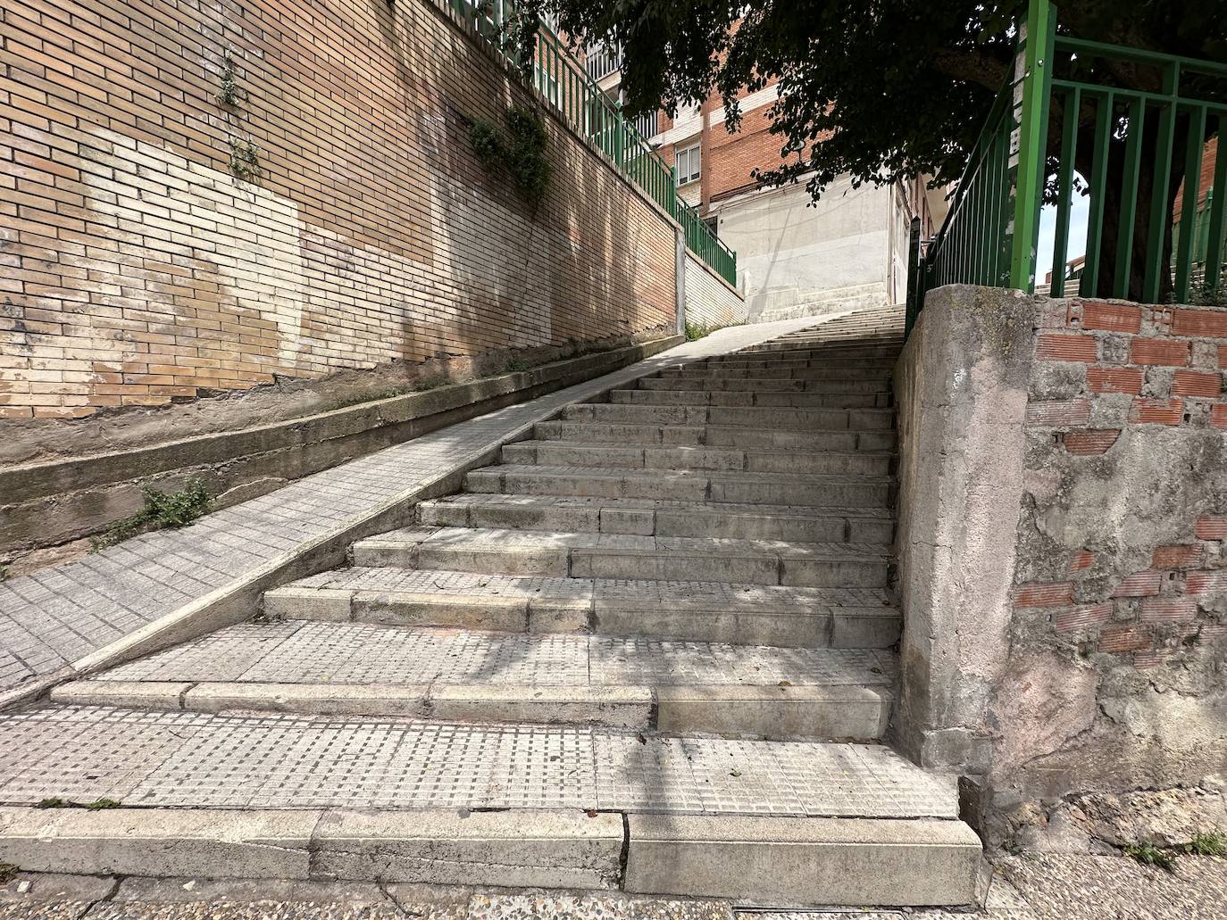 Los vecinos del Casco Histórico Alto piden hacer más accesible la Subida de San Miguel