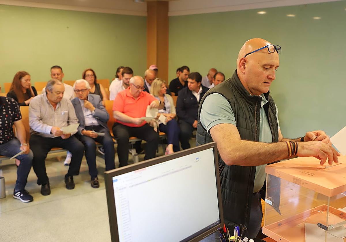 Los concejales electos de los partidos eligen a los diputados provinciales.