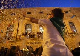 Las serpentinas han puesto el color y el punto final a los actos institucionales.