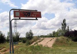 El estado de la pista de BMX de Burgos es de completo abandono tras más de 30 años sin mantenimiento.