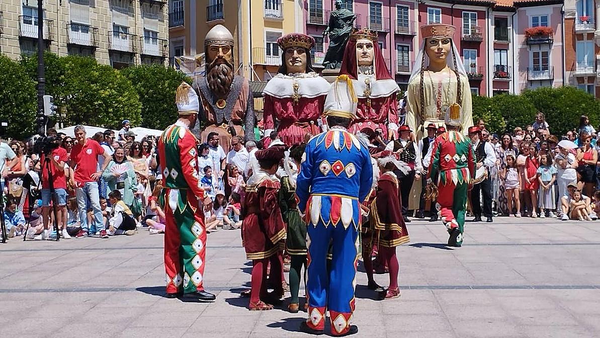 Este sábado se ha celebrado el pregón infantil en la Plaza Mayor de Burgos.