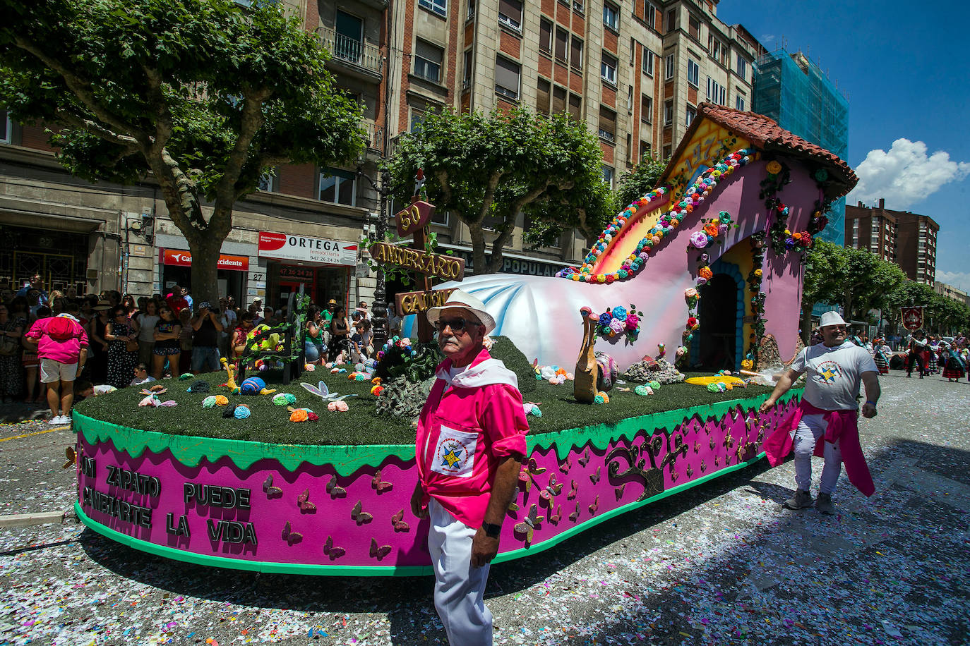 La cabalgata de peñas de Burgos en imágenes