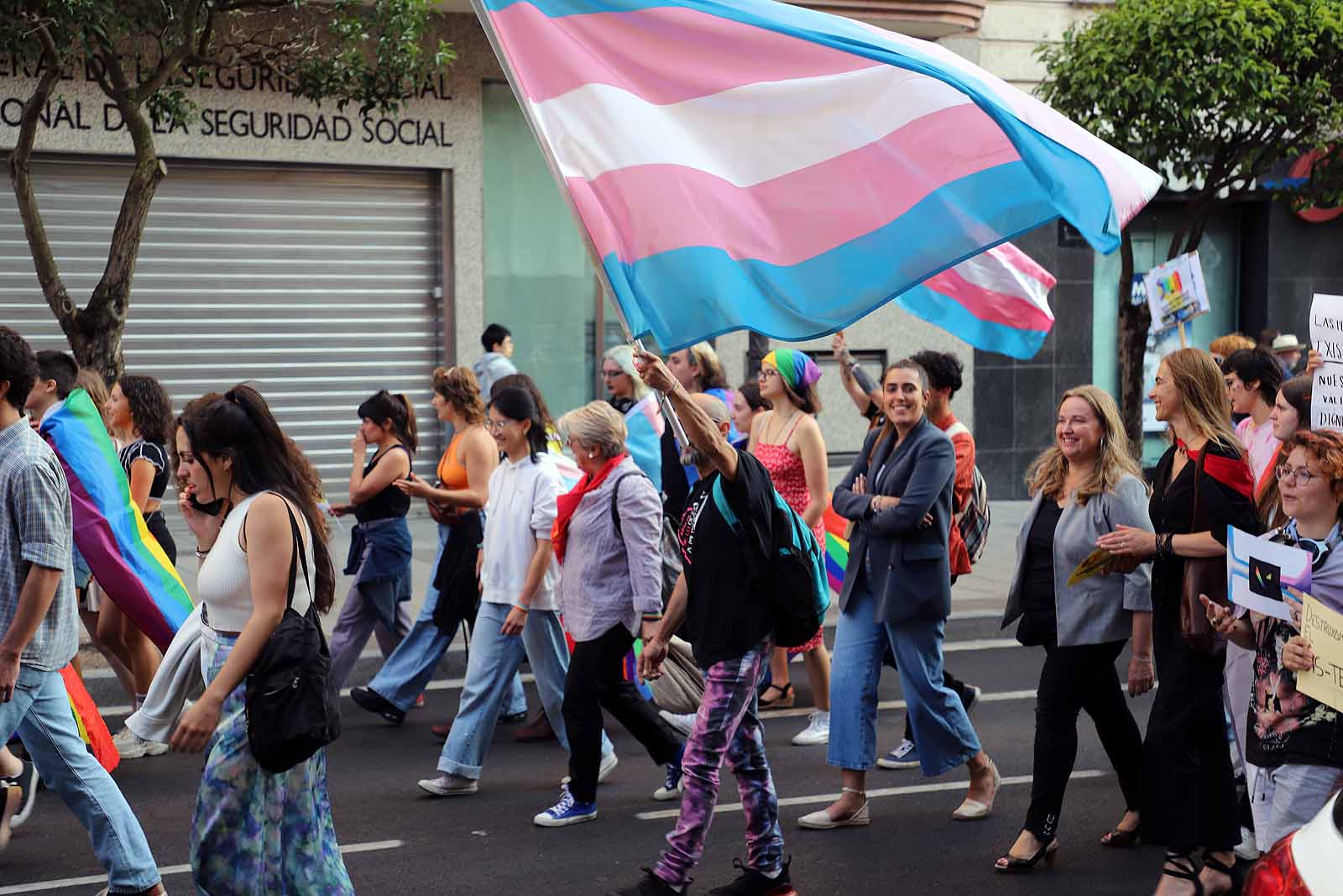 Cientos de burgaleses se manifiestan por el colectivo LGTBI+