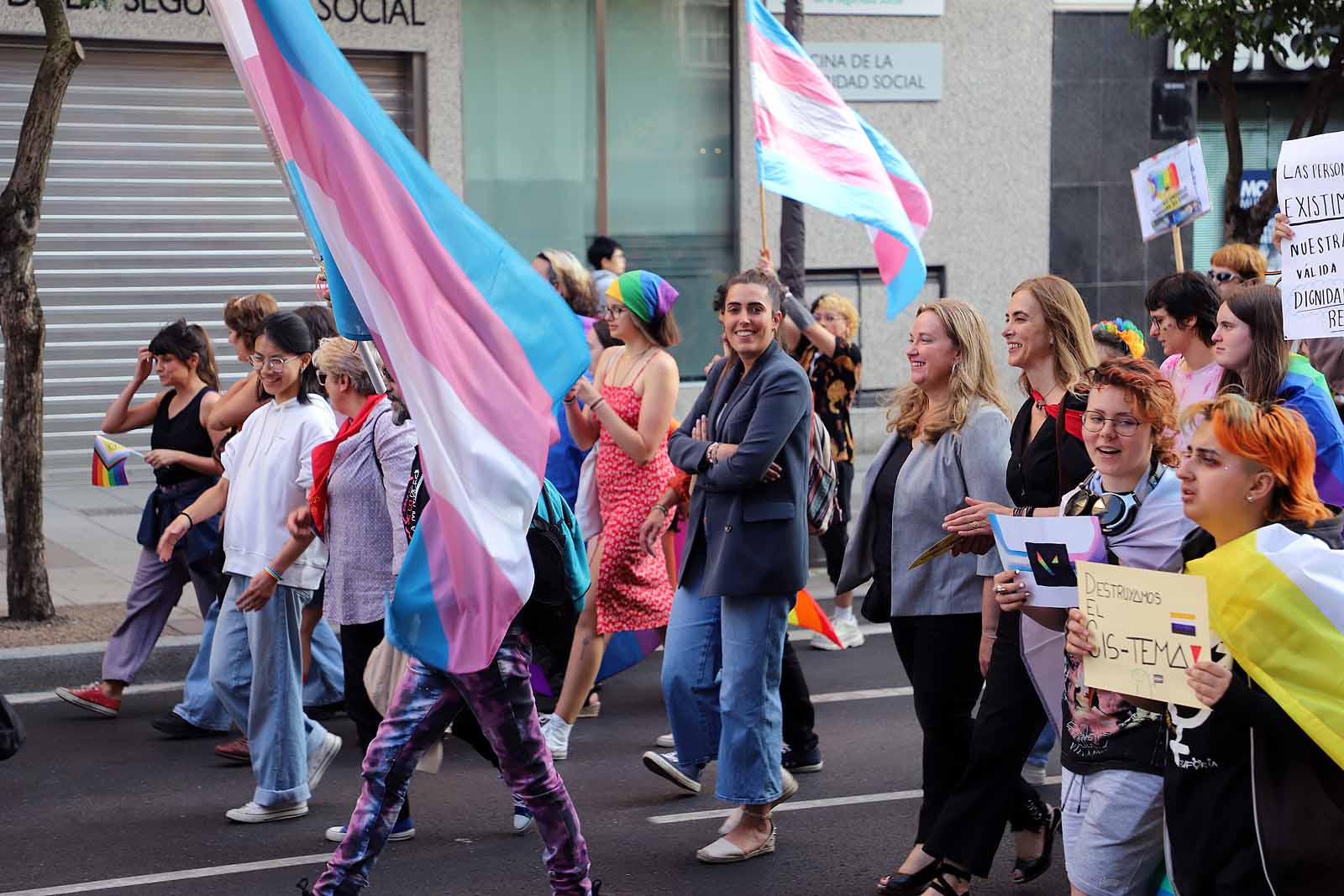 Cientos de burgaleses se manifiestan por el colectivo LGTBI+