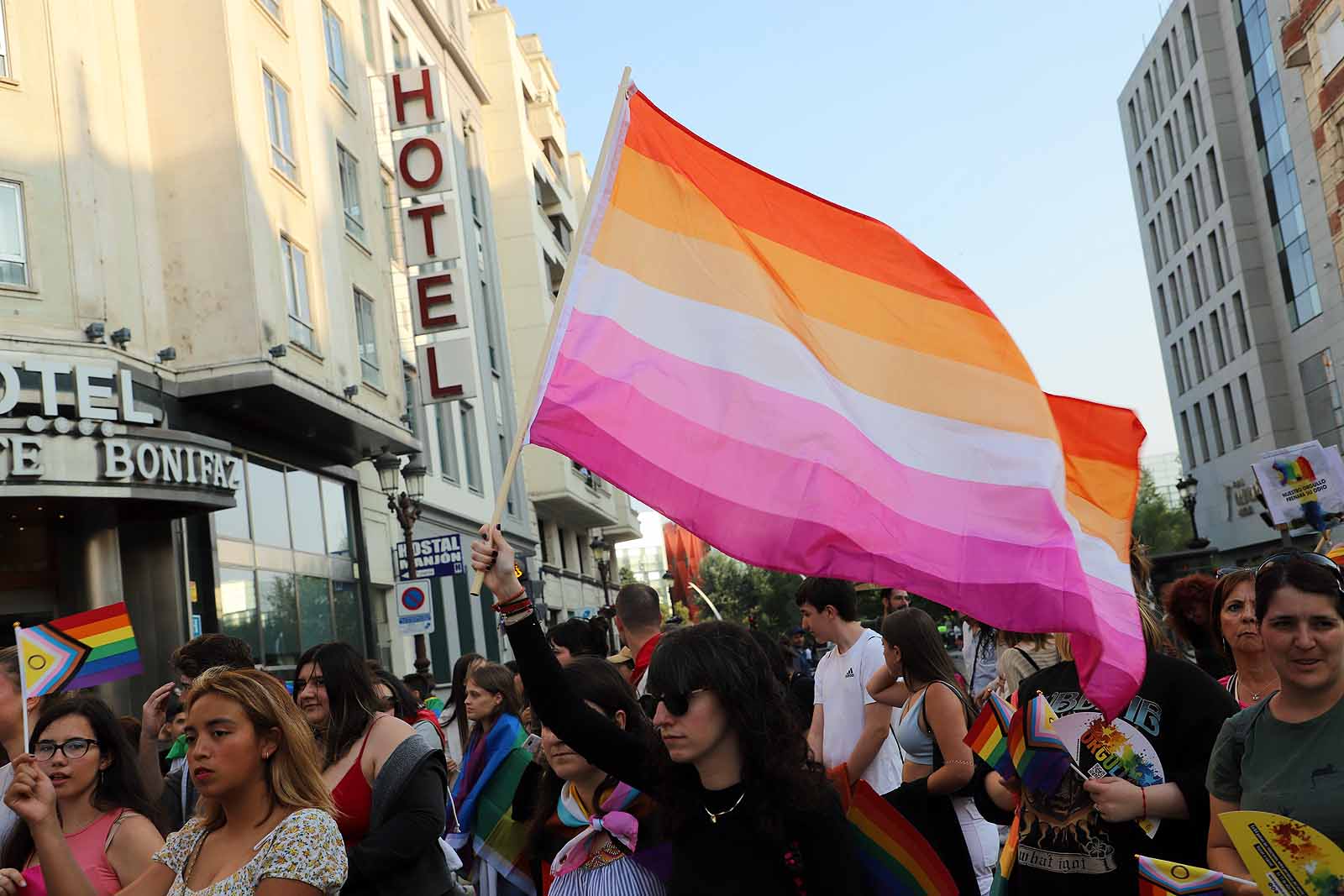 Cientos de burgaleses se manifiestan por el colectivo LGTBI+