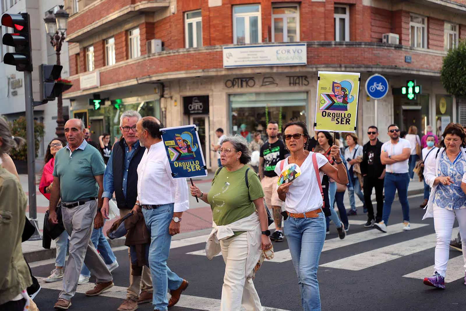 Cientos de burgaleses se manifiestan por el colectivo LGTBI+