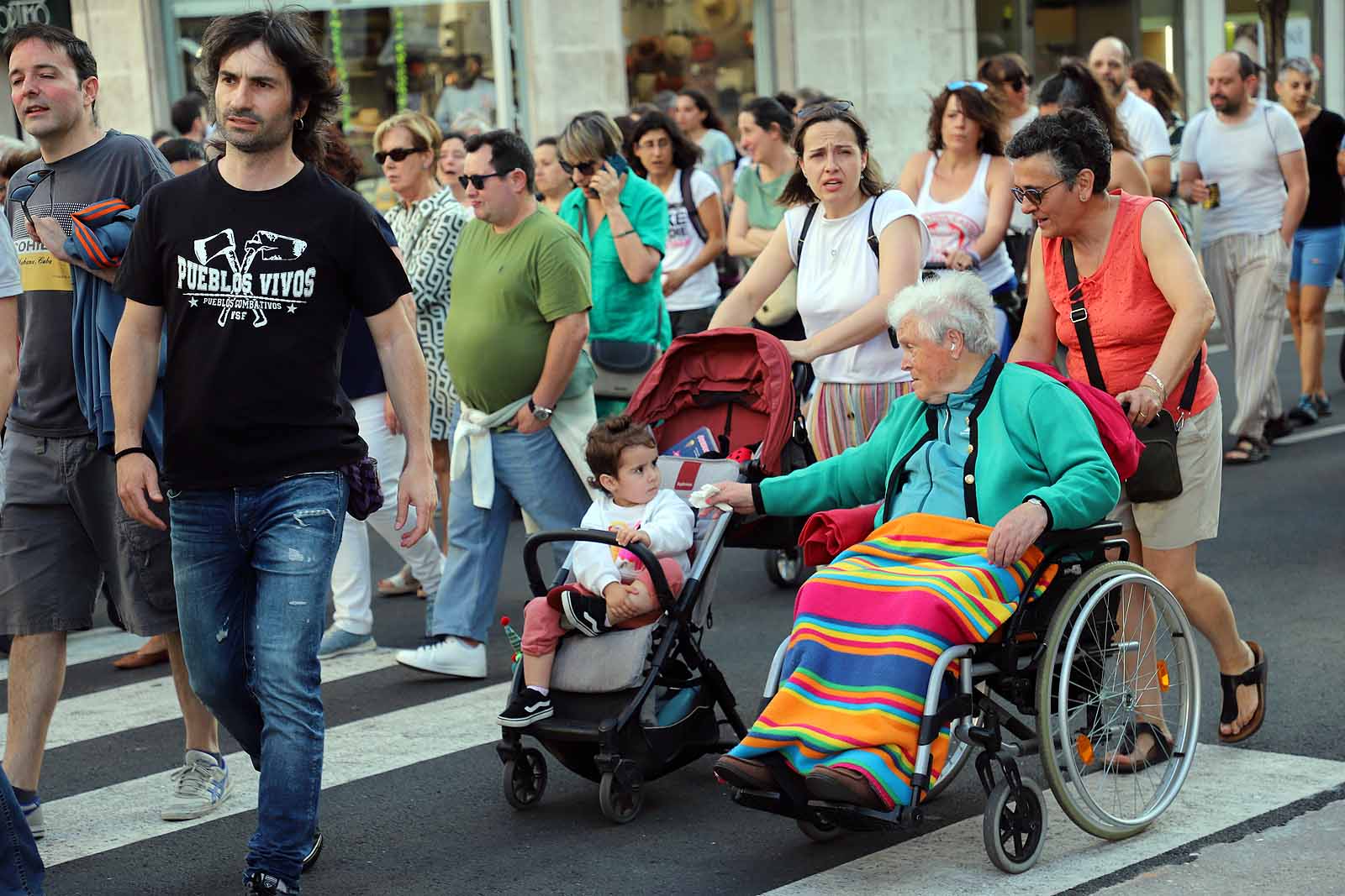 Cientos de burgaleses se manifiestan por el colectivo LGTBI+