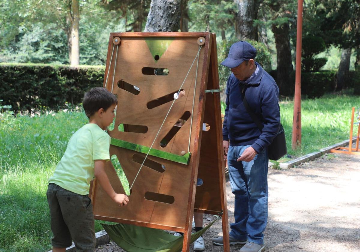 Diversión a ritmo de títeres y juegos en Islantia