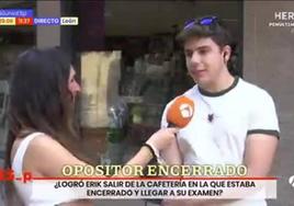 Momento en el que la reportera y el opositor se percatan de que Susanna Grisso tiene el micrófono abierto.