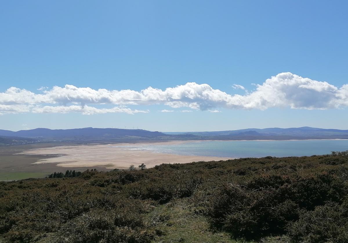 Playa del embalse del Ebro en Burgos.