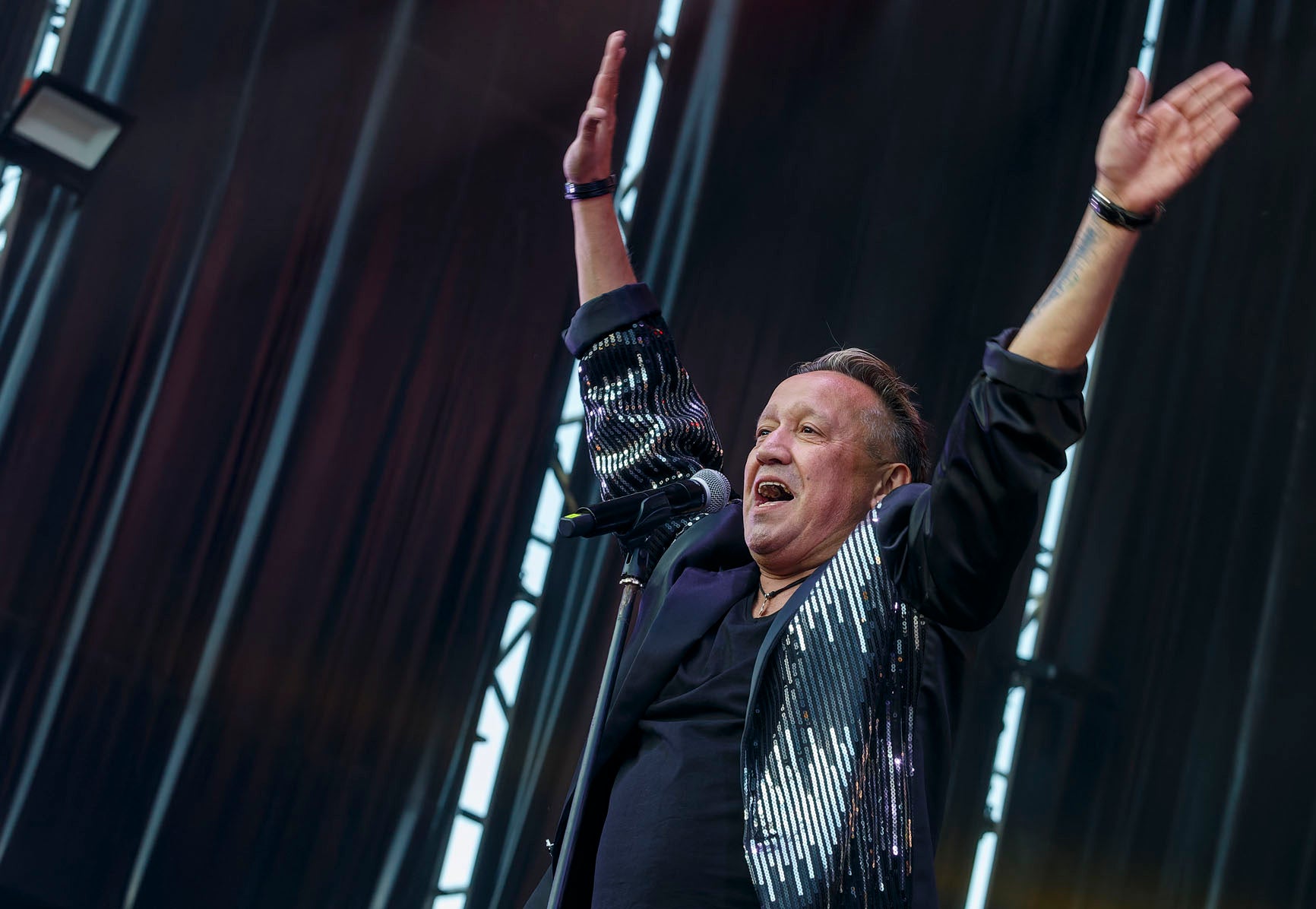 Burgos se mueve al ritmo de los 90