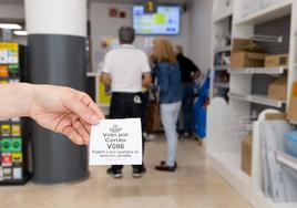 Ticket de turno para procesar el voto por correo en una oficina de Correos