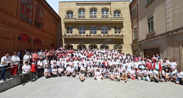 Foto de familia de los voluntarios que participaron en la jornada.