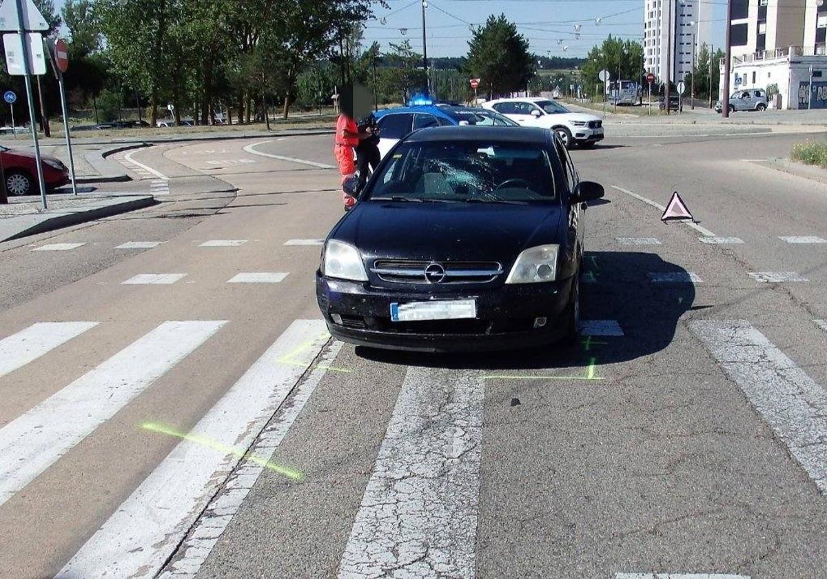 Dos ciclistas han sido atendidos en Burgos tras una colisión con un turismo.