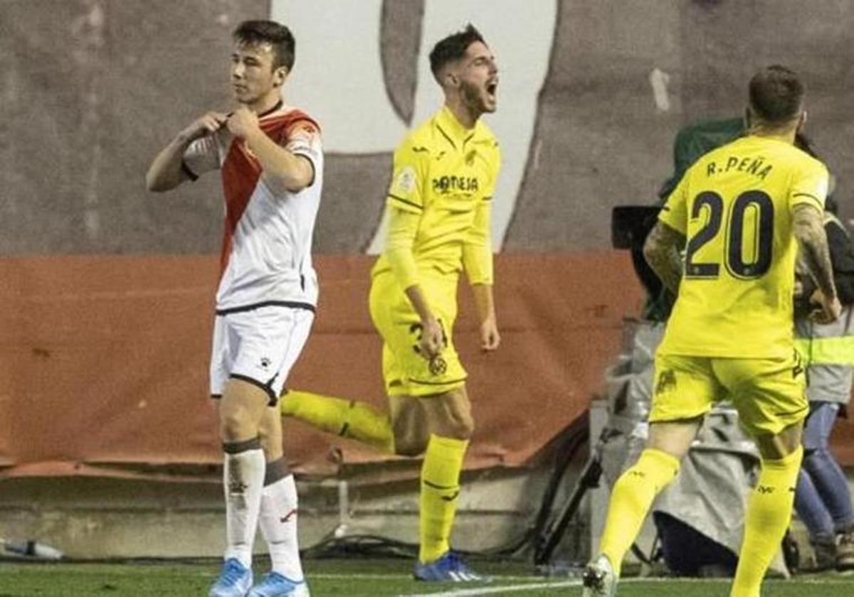 Fer Niño celebrando un gol ante el Rayo Vallecano con el primer equipo del Villarreal.