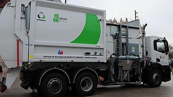 Vuelca un camión de basura a las puertas del vertedero de Burgos