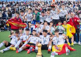 Jugadores del Burgos CFcategoría sub-15, ganadores del torneo.