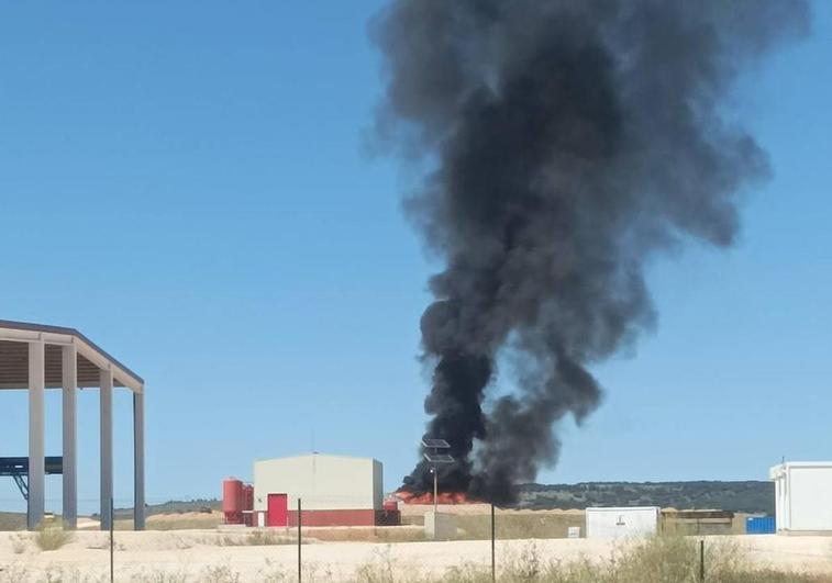 Imágenes de la densa columna de humo.