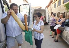 Los pueblos burgaleses ven crecer su población en verano y también crece la demanda de servicios.