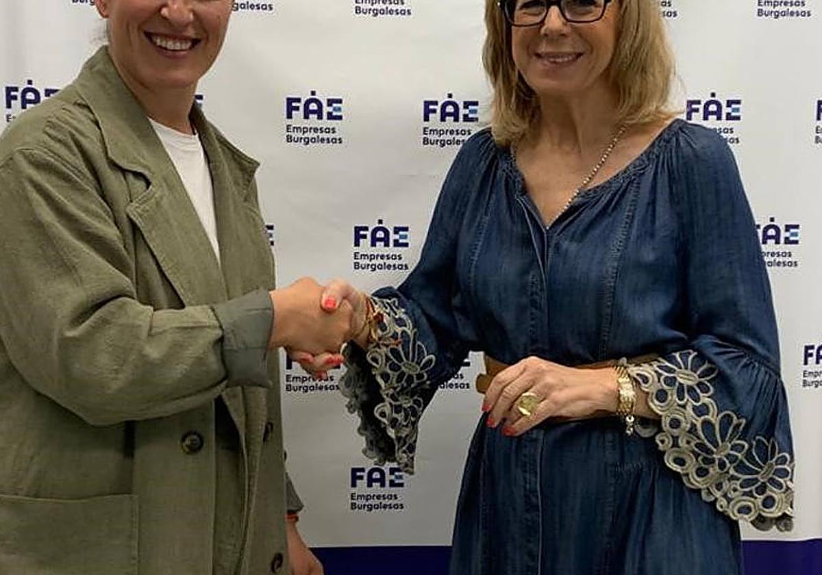 Natalia Díez Simancas, responsable de Acción Social de CaixaBank en Castilla y León y Emiliana Molero, secretaria general FAE Burgos.