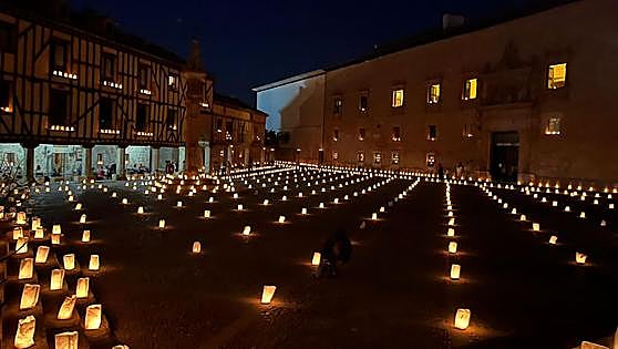 Peñaranda de Duero realza su belleza con la luz de las velas