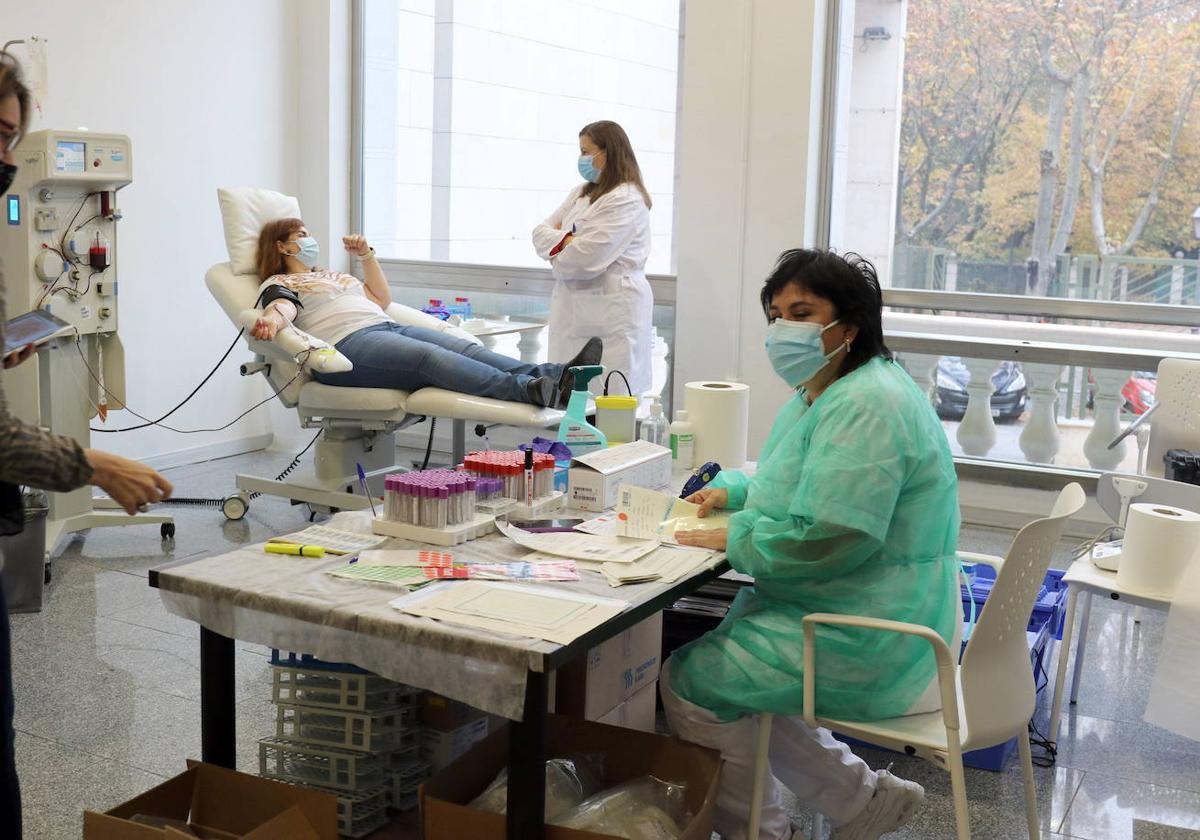 Donantes y personal en el Centro de Hemoterapia y Hemodonación de Castilla y León en Valladolid.