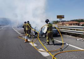 Los Bomberos siguen trabajando en la zona.